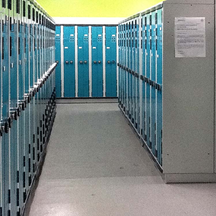 Space-saving Lockers with L-shaped doors